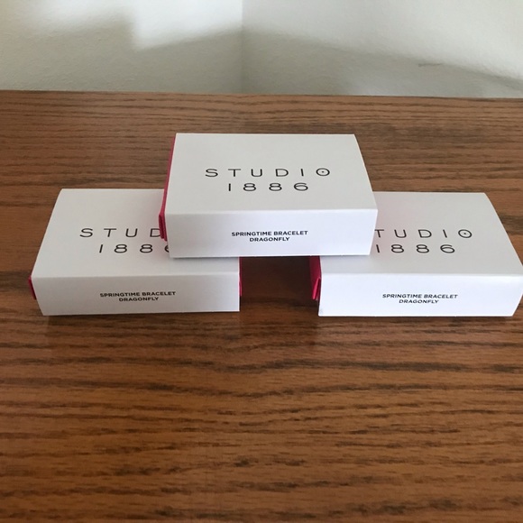 Very Pretty Avon Stretch Dragonfly Bracelet - Picture 2 of 4